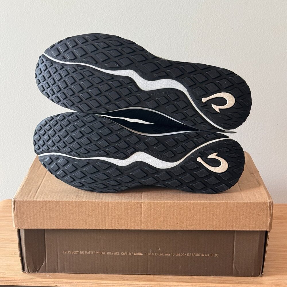 OluKai Hula Black and White Athletic Shoes / Sneakers Size 8 Excellent condition - Picture 2 of 10